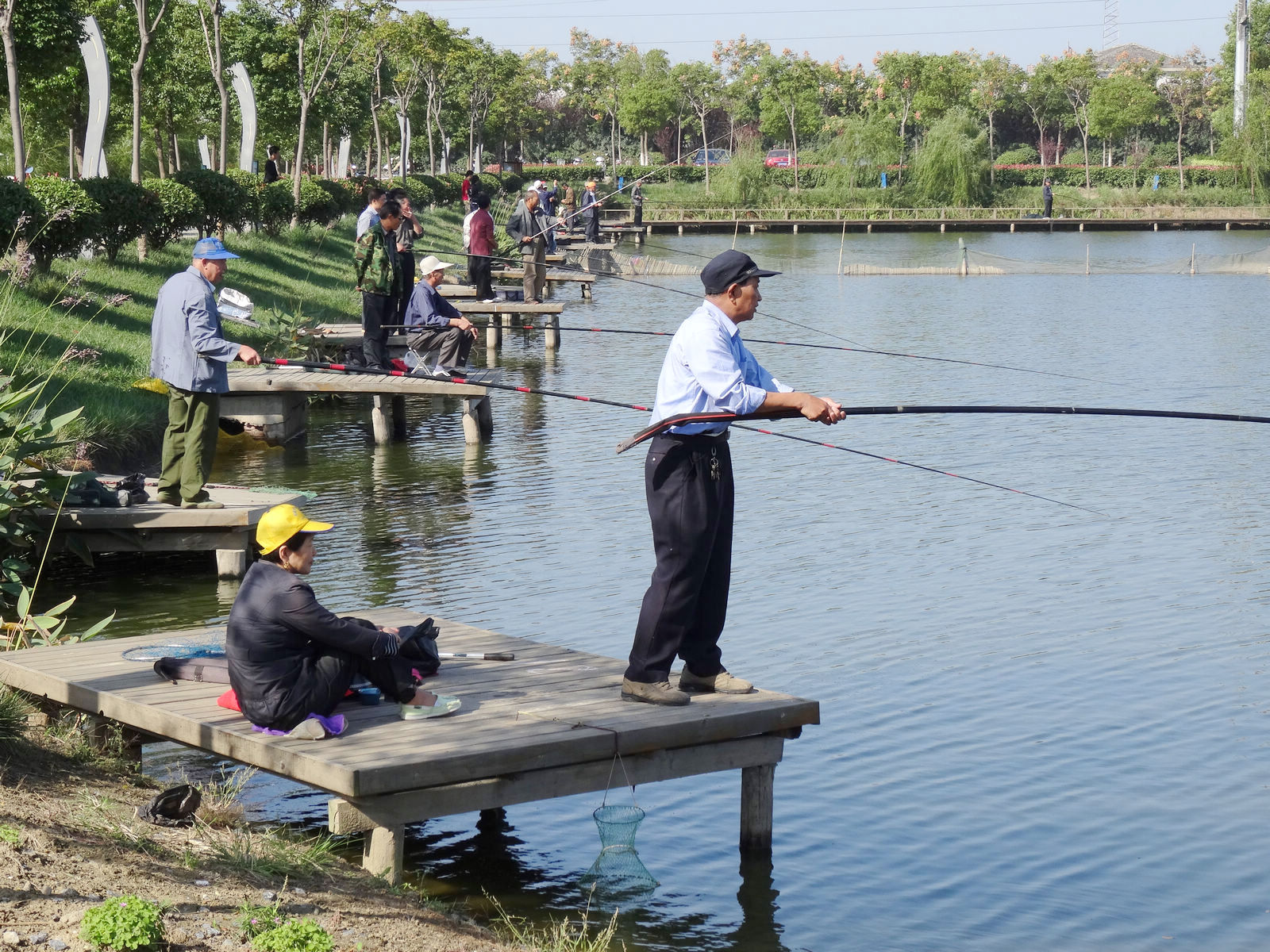 釣魚千萬(wàn)不要跟新手抬杠，因?yàn)楦咎Р蛔? /></span></span> </a></p>        <p class=
